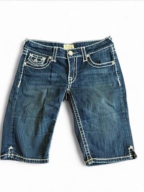 L.A. idol Dark Blue Denim Shorts with White Contrast Stitching